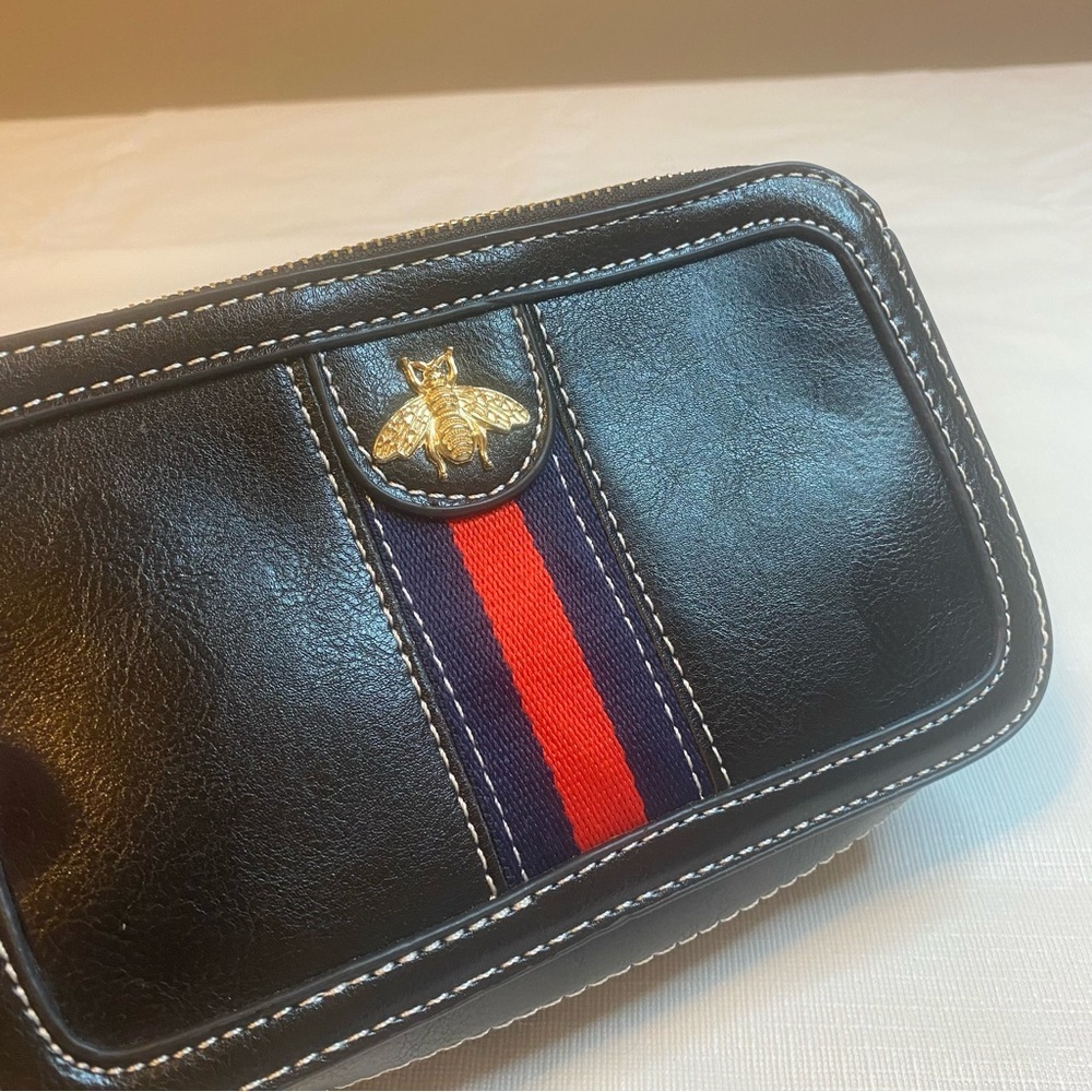 Elegant Black Crossbody Bag with Gold Bee Accent - Picture 2 of 10